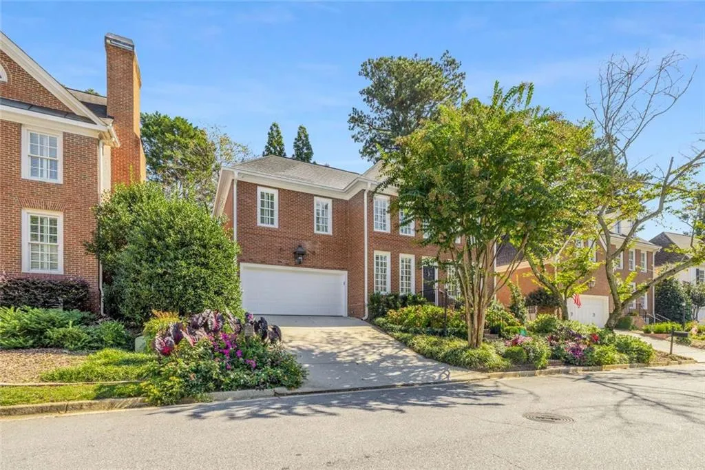 2128 Village Point Ne, Brookhaven, Georgia 30319, 3 Bedrooms Bedrooms, ,2 BathroomsBathrooms,Residential,For Sale,2128 Village Point Ne,7670577