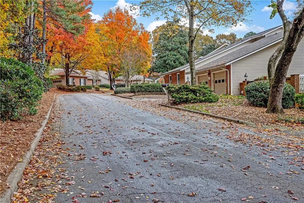 108 Dunwoody Springs Drive, Atlanta, Georgia 30328, 3 Bedrooms Bedrooms, ,3 BathroomsBathrooms,Residential,Sold,108 Dunwoody Springs Drive,6989134