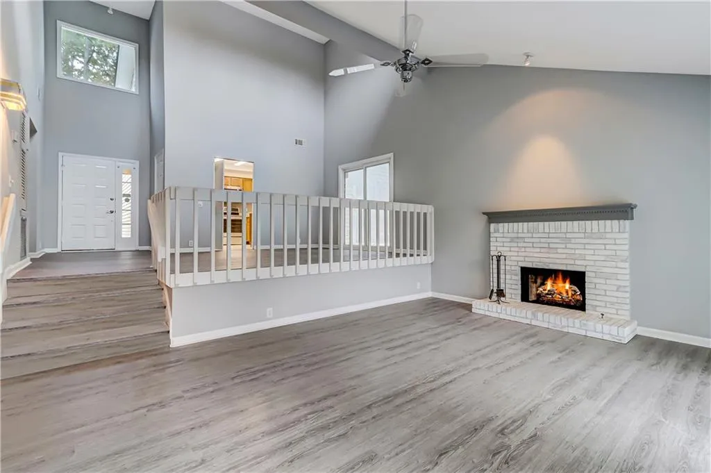108 Dunwoody Springs Drive, Atlanta, Georgia 30328, 3 Bedrooms Bedrooms, ,3 BathroomsBathrooms,Residential,Sold,108 Dunwoody Springs Drive,6989134