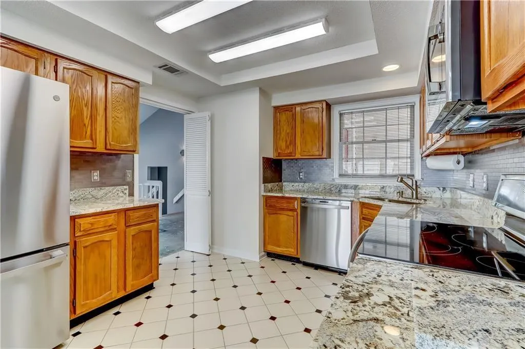 108 Dunwoody Springs Drive, Atlanta, Georgia 30328, 3 Bedrooms Bedrooms, ,3 BathroomsBathrooms,Residential,Sold,108 Dunwoody Springs Drive,6989134