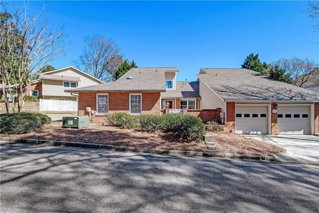 108 Dunwoody Springs Drive, Atlanta, Georgia 30328, 3 Bedrooms Bedrooms, ,3 BathroomsBathrooms,Residential,Sold,108 Dunwoody Springs Drive,6989134