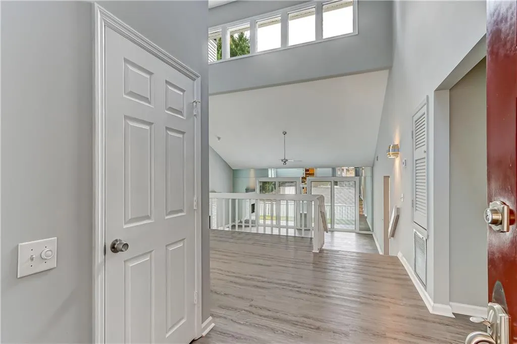 108 Dunwoody Springs Drive, Atlanta, Georgia 30328, 3 Bedrooms Bedrooms, ,3 BathroomsBathrooms,Residential,Sold,108 Dunwoody Springs Drive,6989134