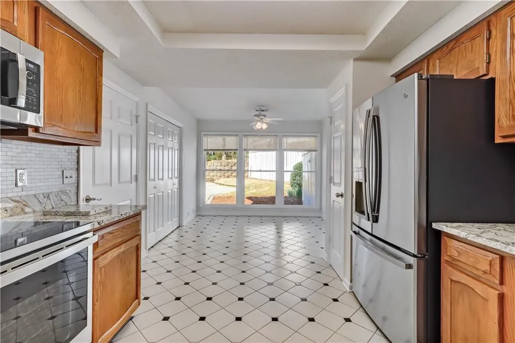 108 Dunwoody Springs Drive, Atlanta, Georgia 30328, 3 Bedrooms Bedrooms, ,3 BathroomsBathrooms,Residential,Sold,108 Dunwoody Springs Drive,6989134