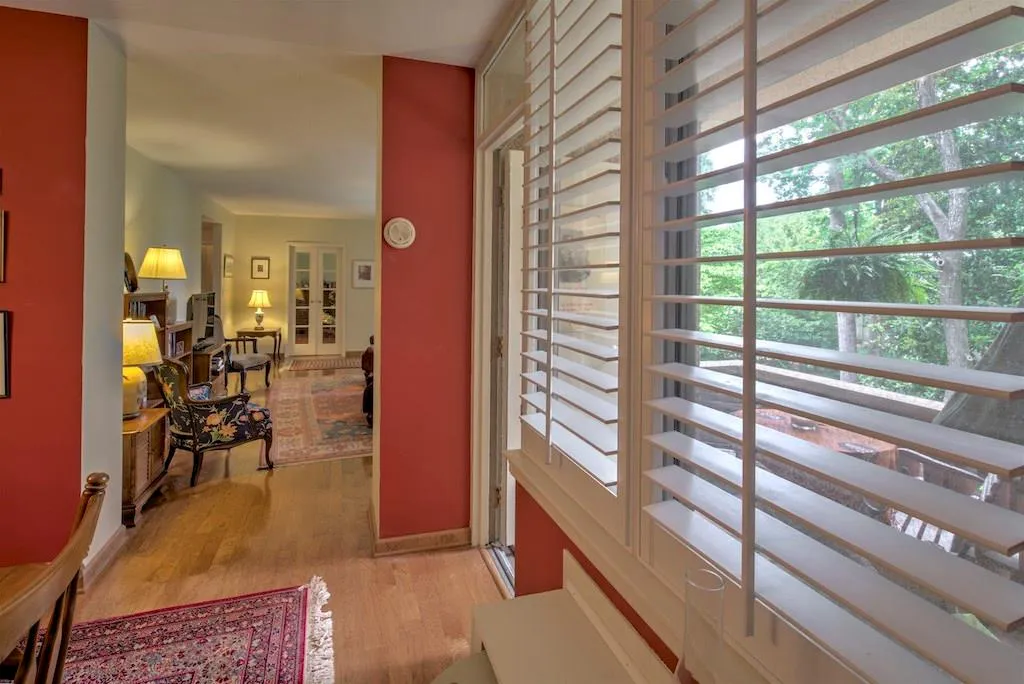 2637 Peachtree Road Ne Unit 108, Atlanta, Georgia 30305, 2 Bedrooms Bedrooms, ,2 BathroomsBathrooms,Residential,Sold,2637 Peachtree Road Ne Unit 108,5858019