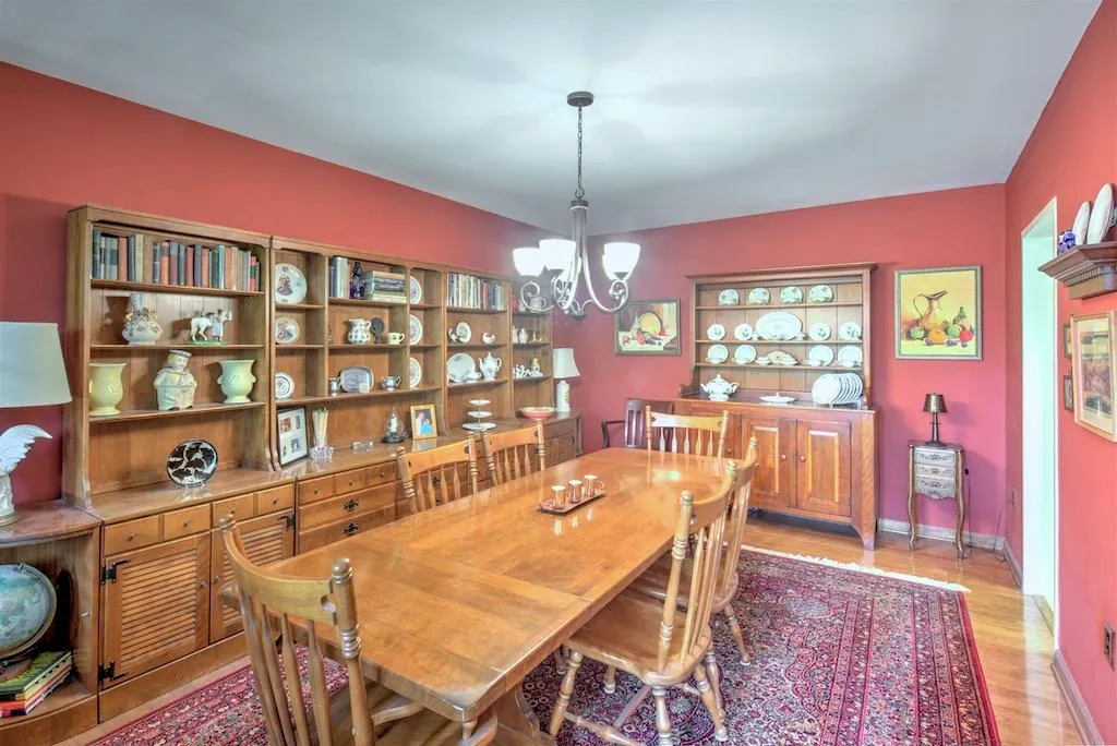 2637 Peachtree Road Ne Unit 108, Atlanta, Georgia 30305, 2 Bedrooms Bedrooms, ,2 BathroomsBathrooms,Residential,Sold,2637 Peachtree Road Ne Unit 108,5858019