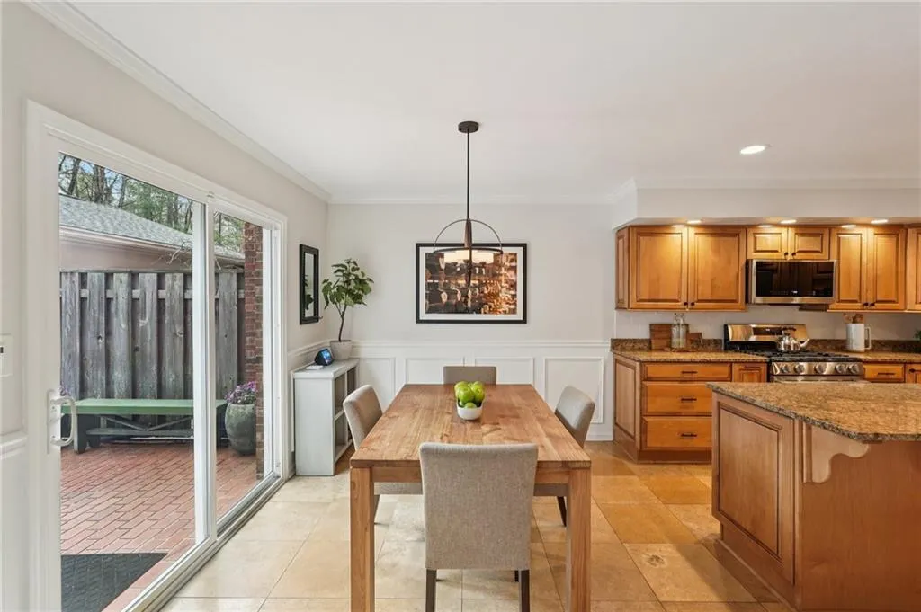 266 The South Chace, Sandy Springs, Georgia 30328, 3 Bedrooms Bedrooms, ,2 BathroomsBathrooms,Residential,For Sale,266 The South Chace,7727053