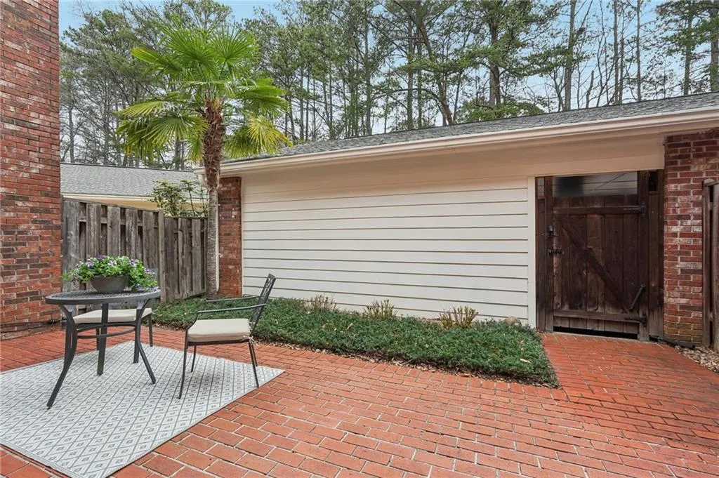 266 The South Chace, Sandy Springs, Georgia 30328, 3 Bedrooms Bedrooms, ,2 BathroomsBathrooms,Residential,For Sale,266 The South Chace,7727053