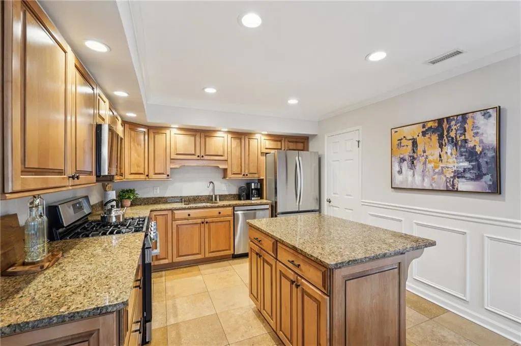 266 The South Chace, Sandy Springs, Georgia 30328, 3 Bedrooms Bedrooms, ,2 BathroomsBathrooms,Residential,For Sale,266 The South Chace,7727053