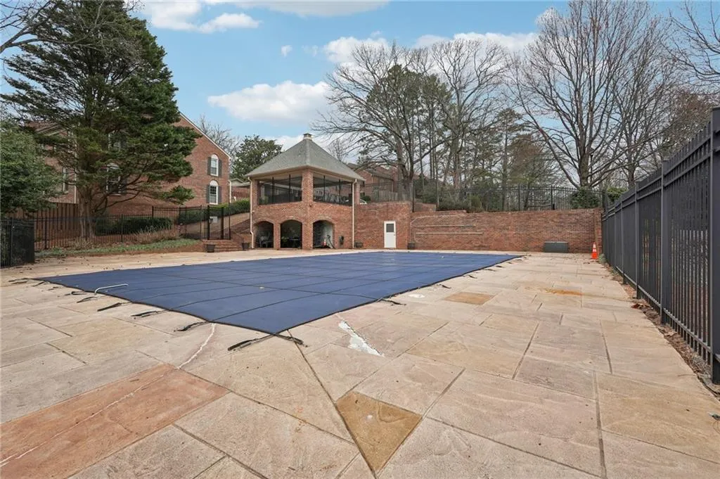 266 The South Chace, Sandy Springs, Georgia 30328, 3 Bedrooms Bedrooms, ,2 BathroomsBathrooms,Residential,For Sale,266 The South Chace,7727053