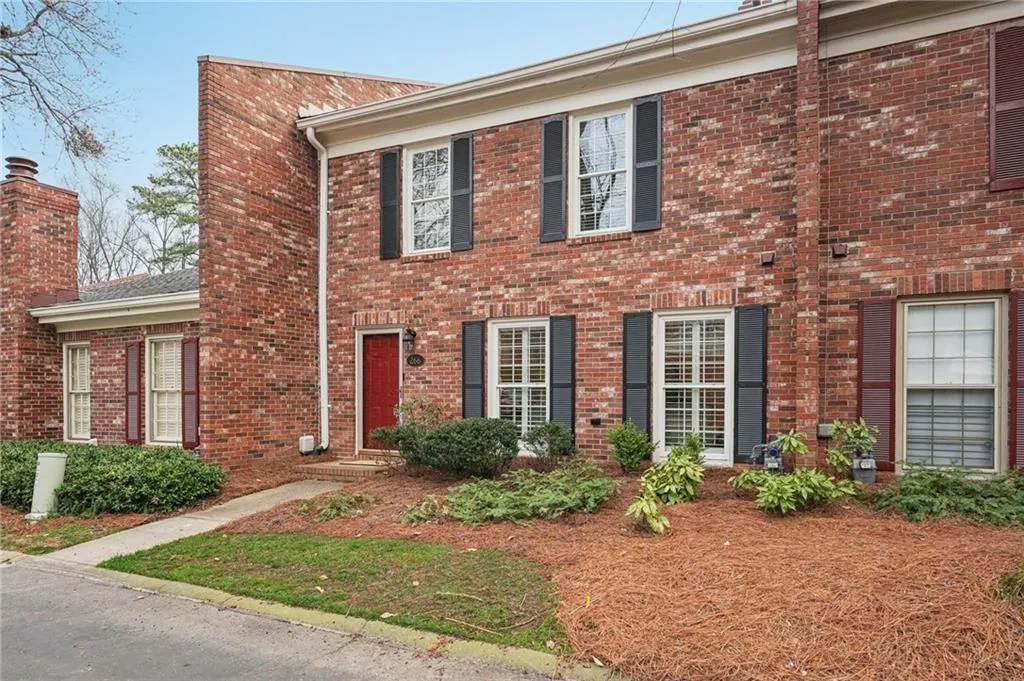 266 The South Chace, Sandy Springs, Georgia 30328, 3 Bedrooms Bedrooms, ,2 BathroomsBathrooms,Residential,For Sale,266 The South Chace,7727053