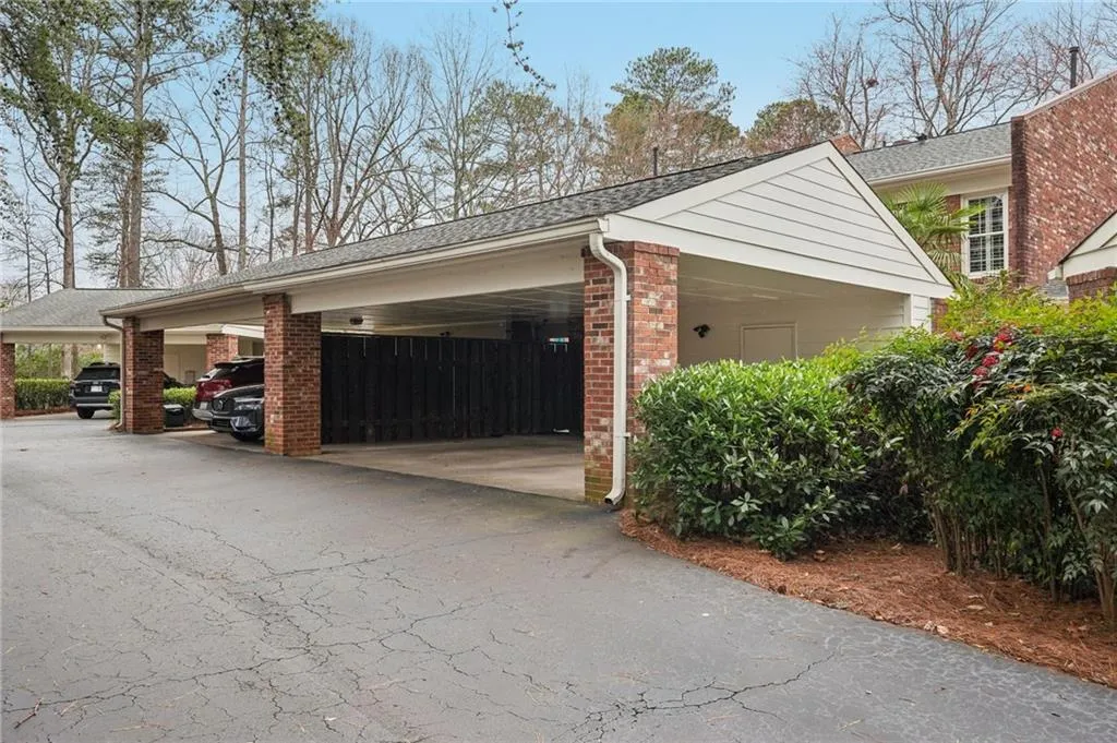 266 The South Chace, Sandy Springs, Georgia 30328, 3 Bedrooms Bedrooms, ,2 BathroomsBathrooms,Residential,For Sale,266 The South Chace,7727053