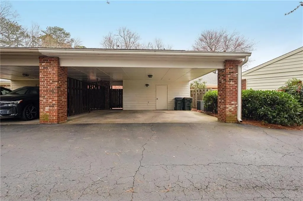 266 The South Chace, Sandy Springs, Georgia 30328, 3 Bedrooms Bedrooms, ,2 BathroomsBathrooms,Residential,For Sale,266 The South Chace,7727053