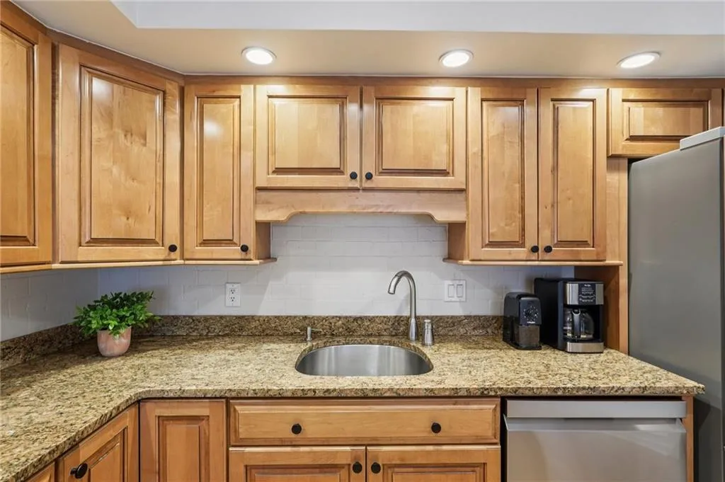 266 The South Chace, Sandy Springs, Georgia 30328, 3 Bedrooms Bedrooms, ,2 BathroomsBathrooms,Residential,For Sale,266 The South Chace,7727053
