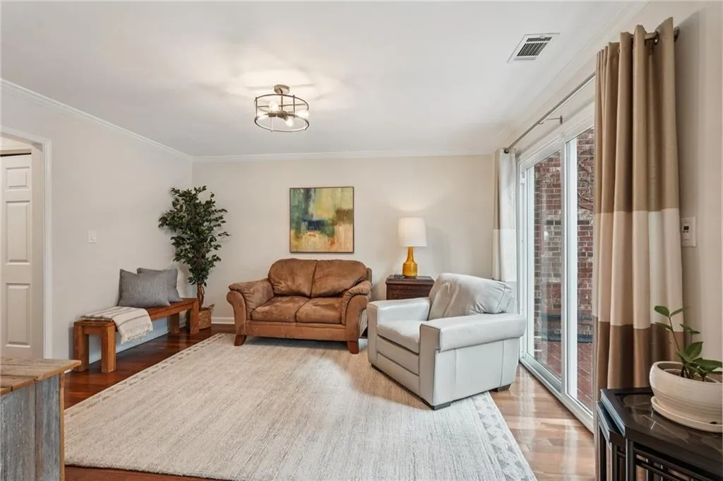 266 The South Chace, Sandy Springs, Georgia 30328, 3 Bedrooms Bedrooms, ,2 BathroomsBathrooms,Residential,For Sale,266 The South Chace,7727053