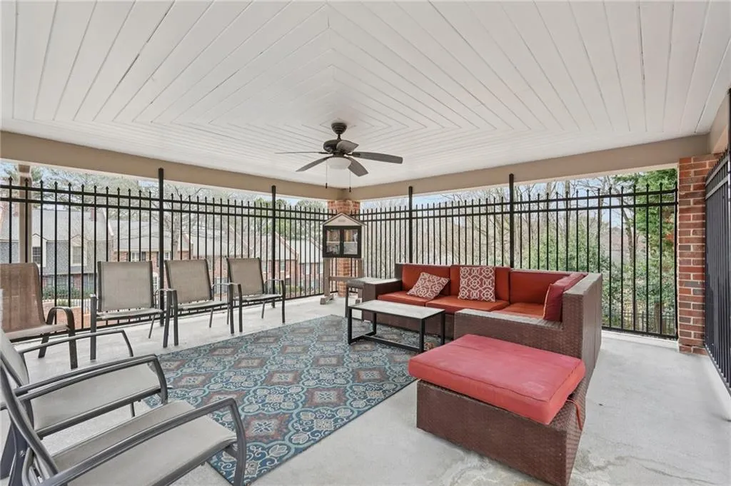 266 The South Chace, Sandy Springs, Georgia 30328, 3 Bedrooms Bedrooms, ,2 BathroomsBathrooms,Residential,For Sale,266 The South Chace,7727053