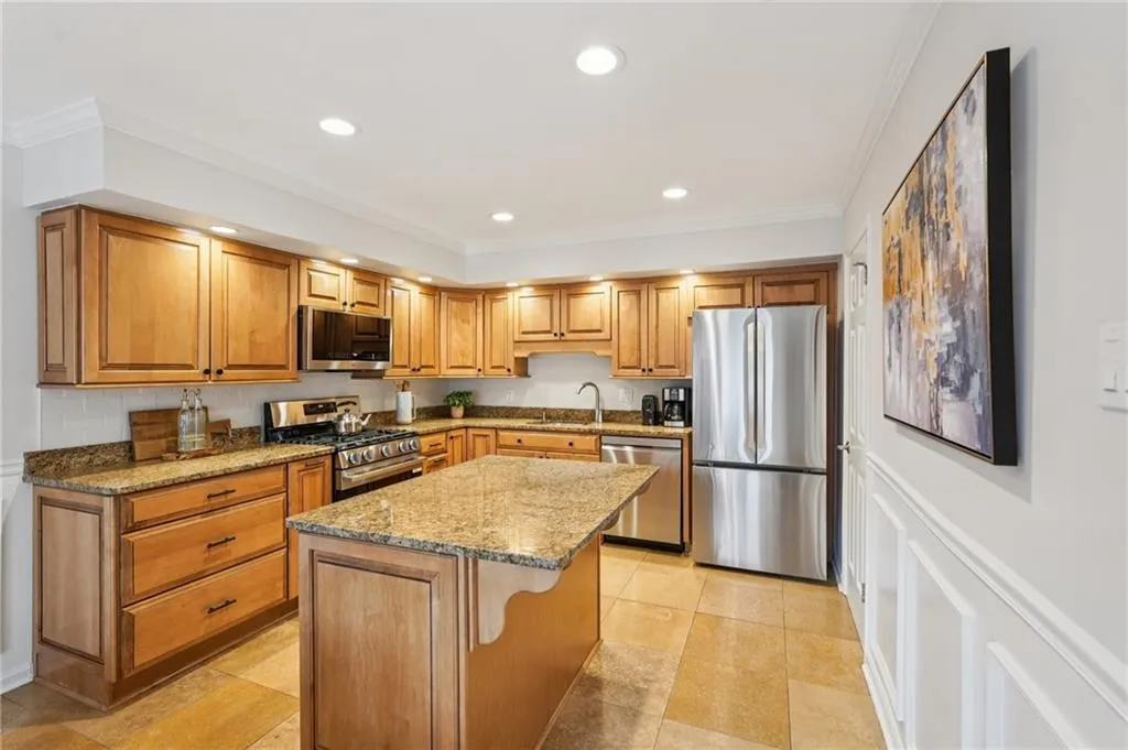 266 The South Chace, Sandy Springs, Georgia 30328, 3 Bedrooms Bedrooms, ,2 BathroomsBathrooms,Residential,For Sale,266 The South Chace,7727053