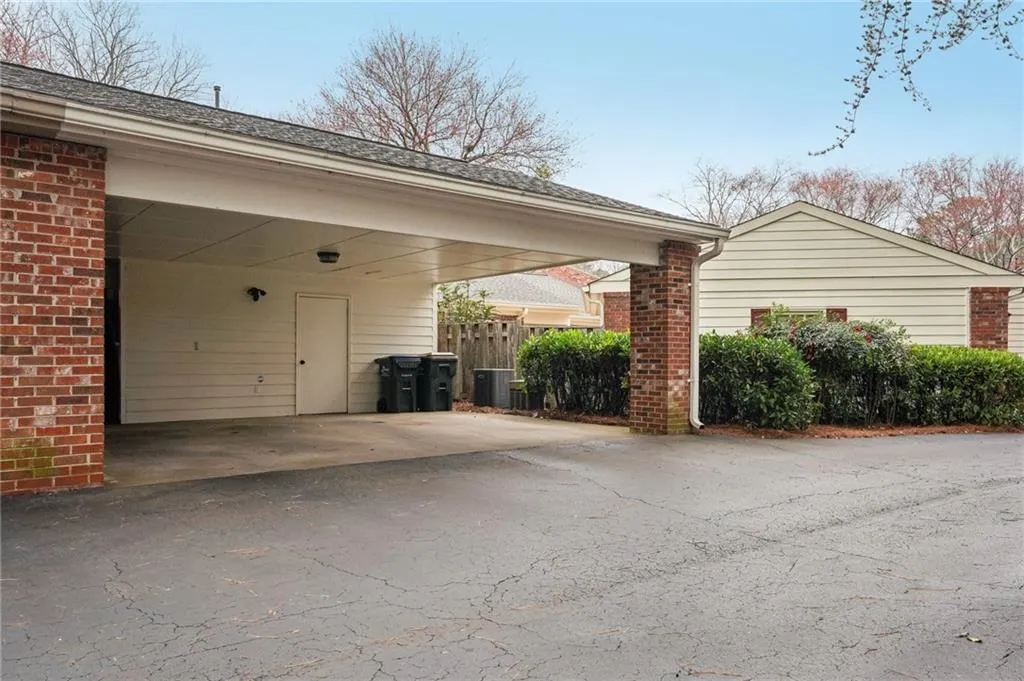 266 The South Chace, Sandy Springs, Georgia 30328, 3 Bedrooms Bedrooms, ,2 BathroomsBathrooms,Residential,For Sale,266 The South Chace,7727053