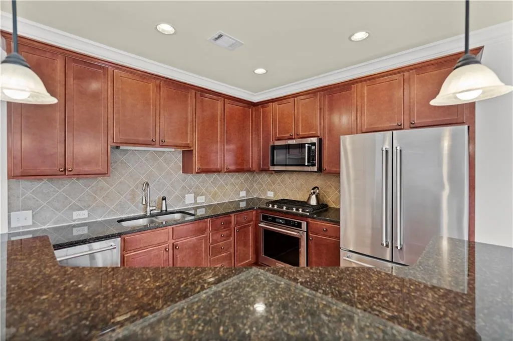 871 Perennial Drive, Sandy Springs, Georgia 30328, 3 Bedrooms Bedrooms, ,2 BathroomsBathrooms,Residential,Sold,871 Perennial Drive,6977058