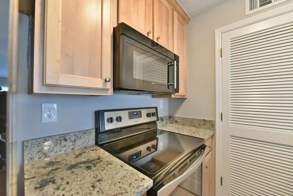 210 Granville Court Unit 210, Atlanta, Georgia 30328, 1 Bedroom Bedrooms, ,1 BathroomBathrooms,Residential,Sold,210 Granville Court Unit 210,5904608