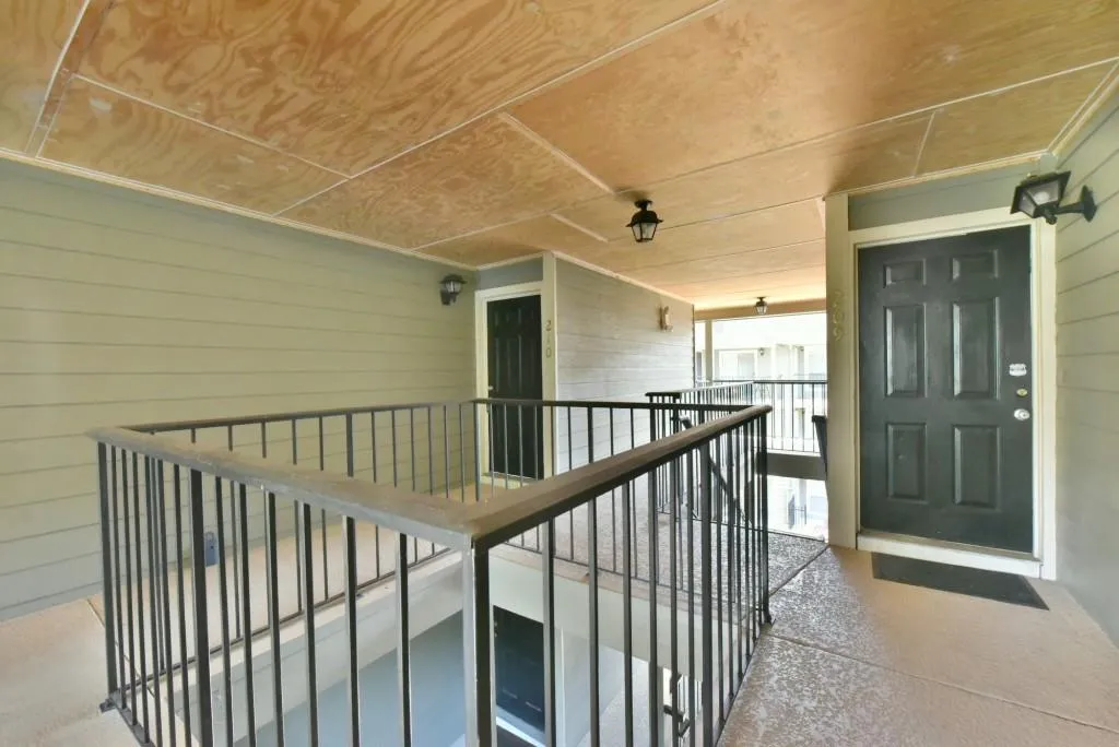 210 Granville Court Unit 210, Atlanta, Georgia 30328, 1 Bedroom Bedrooms, ,1 BathroomBathrooms,Residential,Sold,210 Granville Court Unit 210,5904608