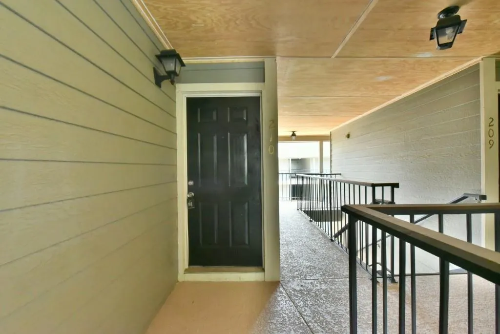 210 Granville Court Unit 210, Atlanta, Georgia 30328, 1 Bedroom Bedrooms, ,1 BathroomBathrooms,Residential,Sold,210 Granville Court Unit 210,5904608