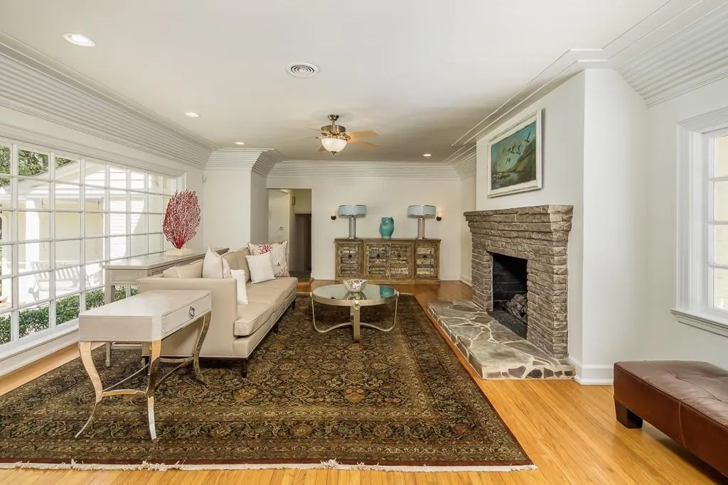 2145 Spalding Drive, Sandy Springs, Georgia 30350, 3 Bedrooms Bedrooms, ,3 BathroomsBathrooms,Residential,Sold,2145 Spalding Drive,6008221