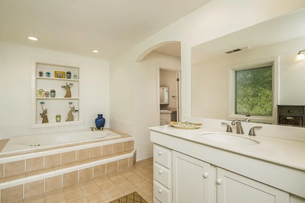 2145 Spalding Drive, Sandy Springs, Georgia 30350, 3 Bedrooms Bedrooms, ,3 BathroomsBathrooms,Residential,Sold,2145 Spalding Drive,6008221