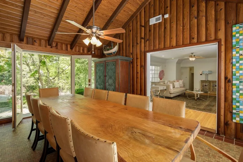 2145 Spalding Drive, Sandy Springs, Georgia 30350, 3 Bedrooms Bedrooms, ,3 BathroomsBathrooms,Residential,Sold,2145 Spalding Drive,6008221