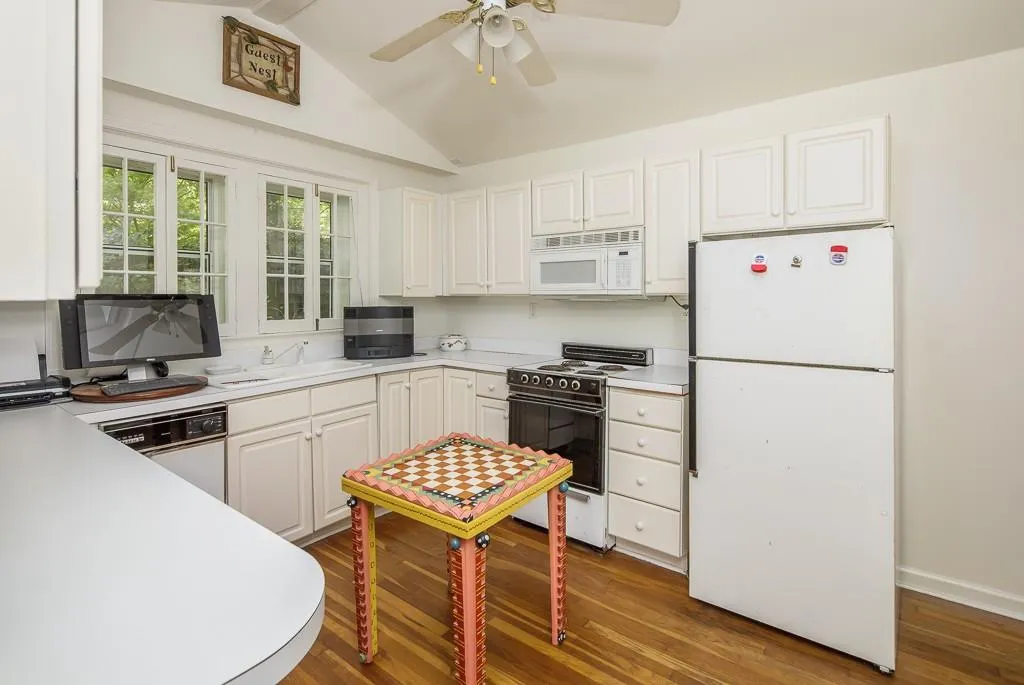 2145 Spalding Drive, Sandy Springs, Georgia 30350, 3 Bedrooms Bedrooms, ,3 BathroomsBathrooms,Residential,Sold,2145 Spalding Drive,6008221