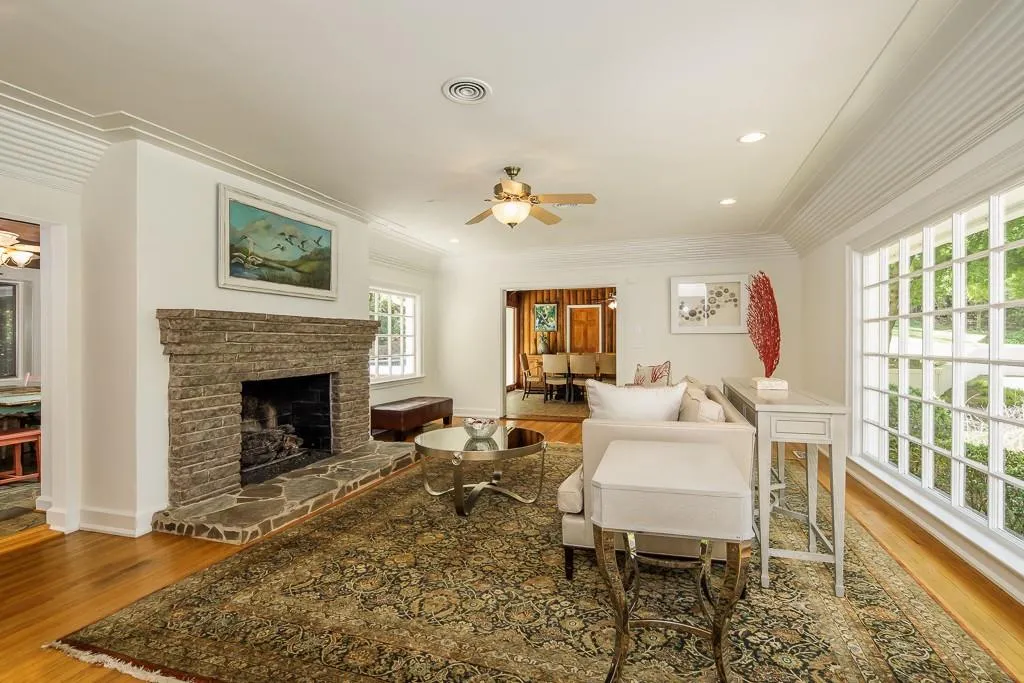 2145 Spalding Drive, Sandy Springs, Georgia 30350, 3 Bedrooms Bedrooms, ,3 BathroomsBathrooms,Residential,Sold,2145 Spalding Drive,6008221