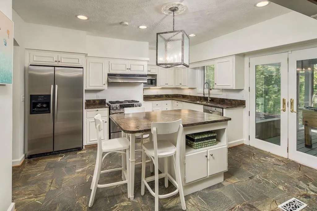 2145 Spalding Drive, Sandy Springs, Georgia 30350, 3 Bedrooms Bedrooms, ,3 BathroomsBathrooms,Residential,Sold,2145 Spalding Drive,6008221