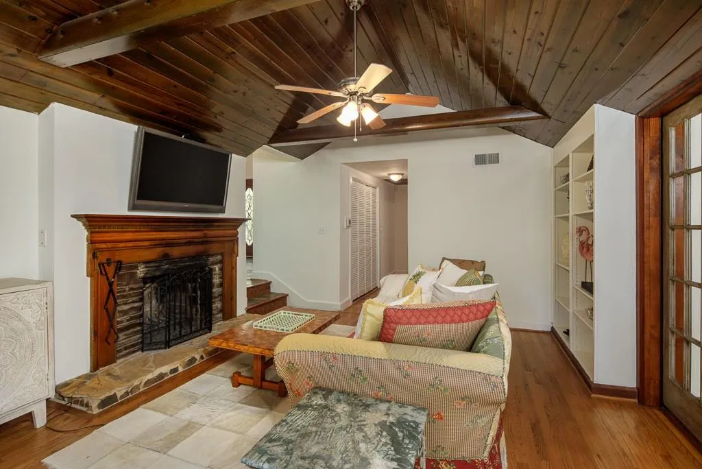 2145 Spalding Drive, Sandy Springs, Georgia 30350, 3 Bedrooms Bedrooms, ,3 BathroomsBathrooms,Residential,Sold,2145 Spalding Drive,6008221