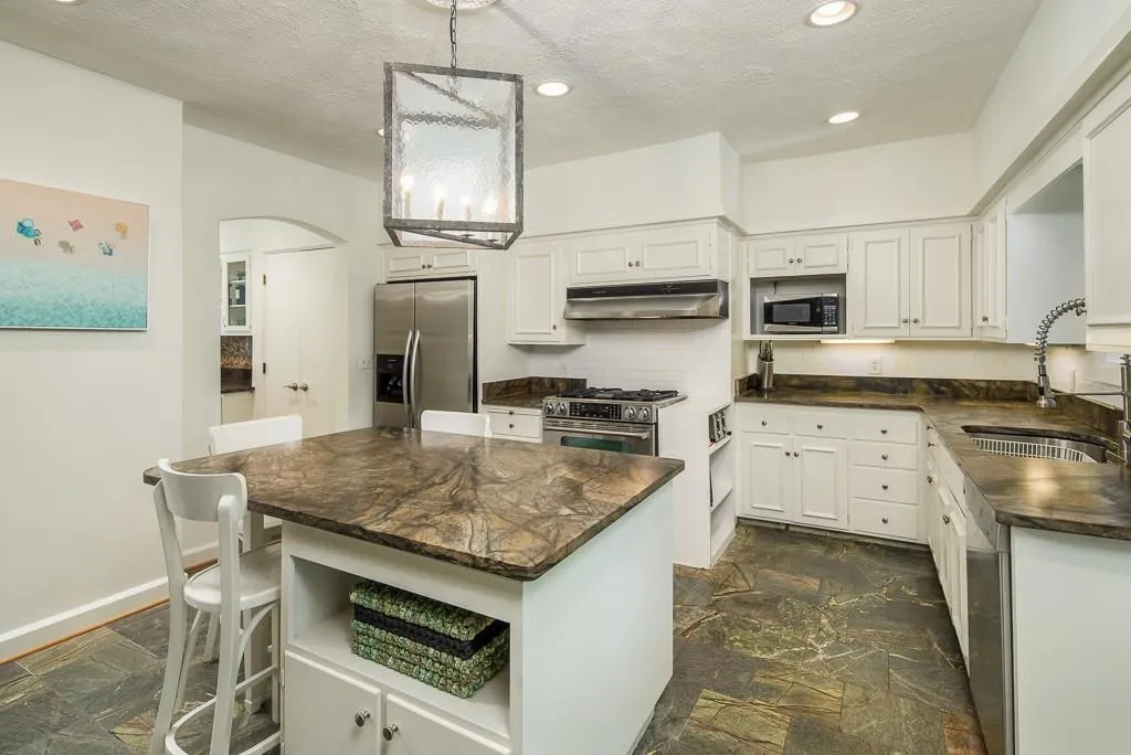 2145 Spalding Drive, Sandy Springs, Georgia 30350, 3 Bedrooms Bedrooms, ,3 BathroomsBathrooms,Residential,Sold,2145 Spalding Drive,6008221