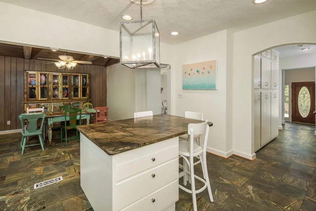 2145 Spalding Drive, Sandy Springs, Georgia 30350, 3 Bedrooms Bedrooms, ,3 BathroomsBathrooms,Residential,Sold,2145 Spalding Drive,6008221