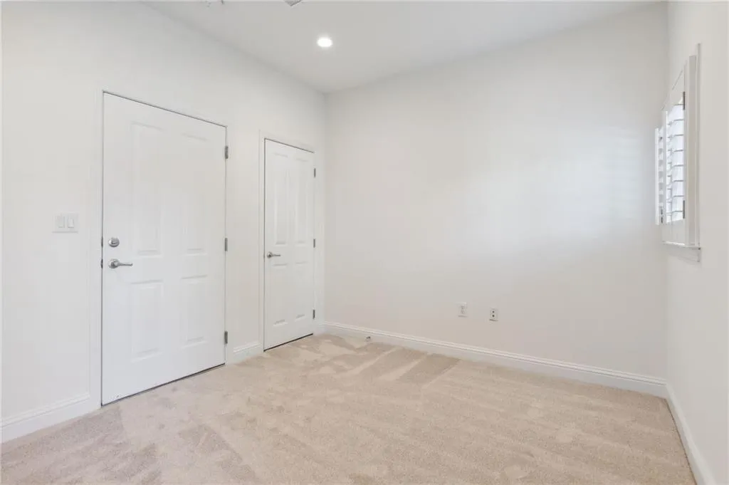 1124 Glenridge Place, Sandy Springs, Georgia 30342, 2 Bedrooms Bedrooms, ,1 BathroomBathrooms,Residential,Sold,1124 Glenridge Place,7370007