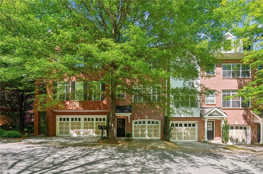 1124 Glenridge Place, Sandy Springs, Georgia 30342, 2 Bedrooms Bedrooms, ,1 BathroomBathrooms,Residential,Sold,1124 Glenridge Place,7370007