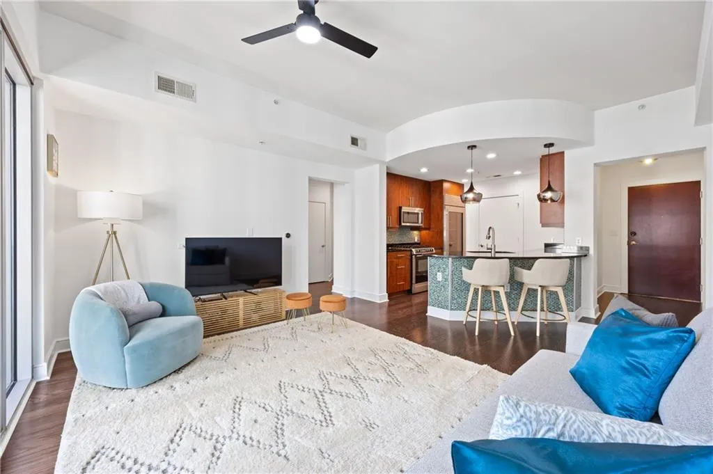 222 12th Street Ne Unit 1801, Atlanta, Georgia 30309, 1 Bedroom Bedrooms, ,1 BathroomBathrooms,Residential,For Sale,222 12th Street Ne Unit 1801,7638428