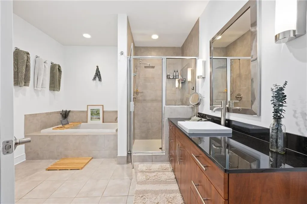 222 12th Street Ne Unit 1801, Atlanta, Georgia 30309, 1 Bedroom Bedrooms, ,1 BathroomBathrooms,Residential,For Sale,222 12th Street Ne Unit 1801,7638428