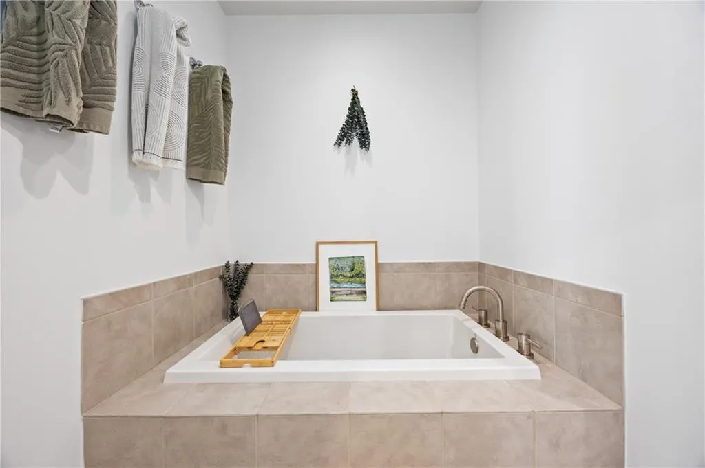222 12th Street Ne Unit 1801, Atlanta, Georgia 30309, 1 Bedroom Bedrooms, ,1 BathroomBathrooms,Residential,For Sale,222 12th Street Ne Unit 1801,7638428
