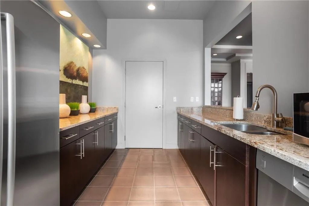 222 12th Street Ne Unit 1801, Atlanta, Georgia 30309, 1 Bedroom Bedrooms, ,1 BathroomBathrooms,Residential,For Sale,222 12th Street Ne Unit 1801,7638428