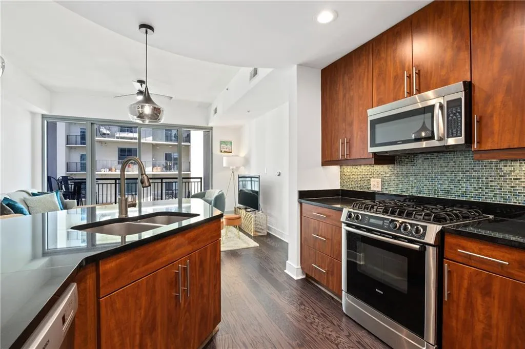 222 12th Street Ne Unit 1801, Atlanta, Georgia 30309, 1 Bedroom Bedrooms, ,1 BathroomBathrooms,Residential,For Sale,222 12th Street Ne Unit 1801,7638428
