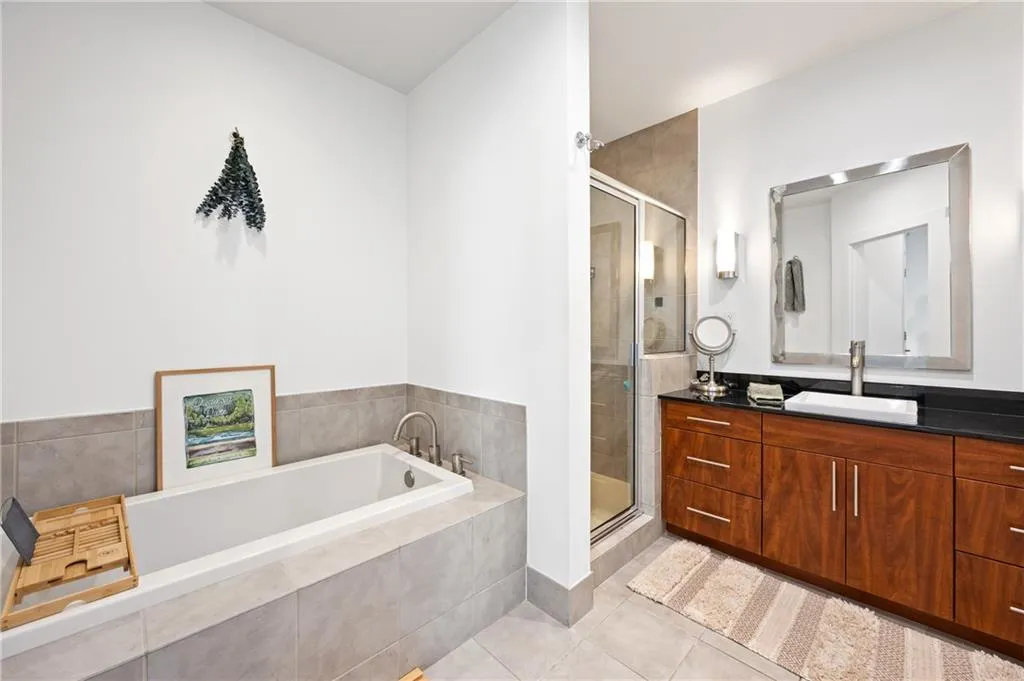 222 12th Street Ne Unit 1801, Atlanta, Georgia 30309, 1 Bedroom Bedrooms, ,1 BathroomBathrooms,Residential,For Sale,222 12th Street Ne Unit 1801,7638428
