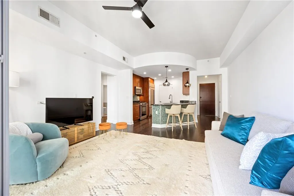 222 12th Street Ne Unit 1801, Atlanta, Georgia 30309, 1 Bedroom Bedrooms, ,1 BathroomBathrooms,Residential,For Sale,222 12th Street Ne Unit 1801,7638428