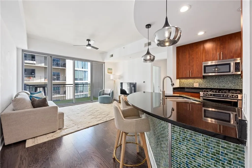 222 12th Street Ne Unit 1801, Atlanta, Georgia 30309, 1 Bedroom Bedrooms, ,1 BathroomBathrooms,Residential,For Sale,222 12th Street Ne Unit 1801,7638428