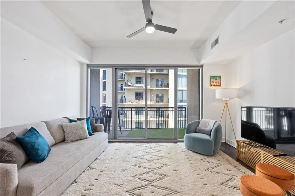 222 12th Street Ne Unit 1801, Atlanta, Georgia 30309, 1 Bedroom Bedrooms, ,1 BathroomBathrooms,Residential,For Sale,222 12th Street Ne Unit 1801,7638428