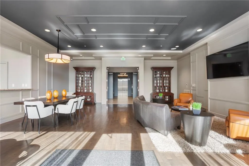 222 12th Street Ne Unit 1801, Atlanta, Georgia 30309, 1 Bedroom Bedrooms, ,1 BathroomBathrooms,Residential,For Sale,222 12th Street Ne Unit 1801,7638428