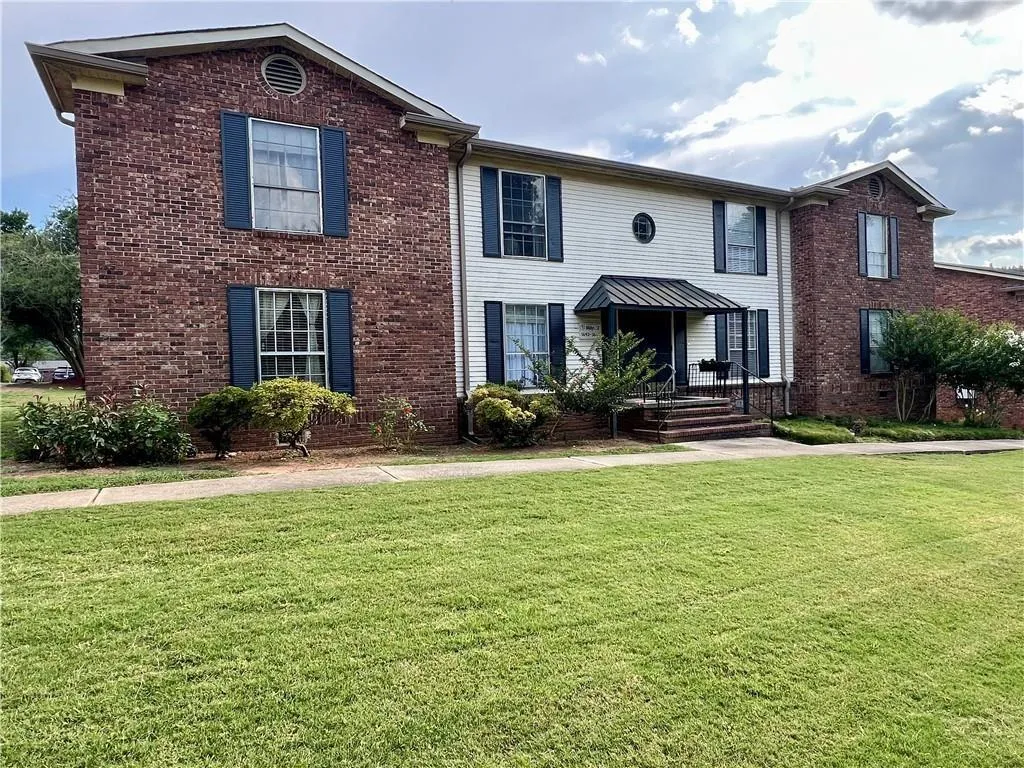 5693 Kingsport Drive Unit 2, Atlanta, Georgia 30342, 2 Bedrooms Bedrooms, ,1 BathroomBathrooms,Residential,For Sale,5693 Kingsport Drive Unit 2,7618882