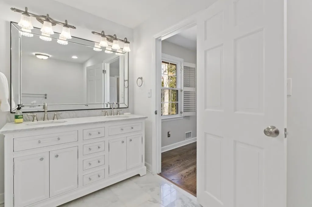 980 The 16th Fairway, Sandy Springs, Georgia 30350, 4 Bedrooms Bedrooms, ,2 BathroomsBathrooms,Residential,Sold,980 The 16th Fairway,7024107