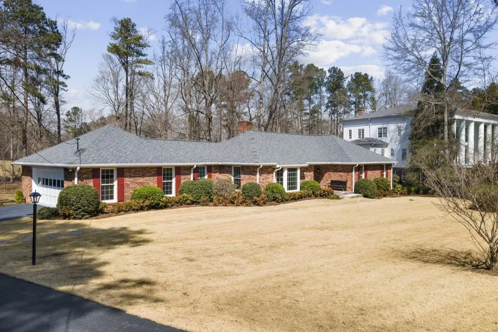 980 The 16th Fairway, Sandy Springs, Georgia 30350, 4 Bedrooms Bedrooms, ,2 BathroomsBathrooms,Residential,Sold,980 The 16th Fairway,7024107
