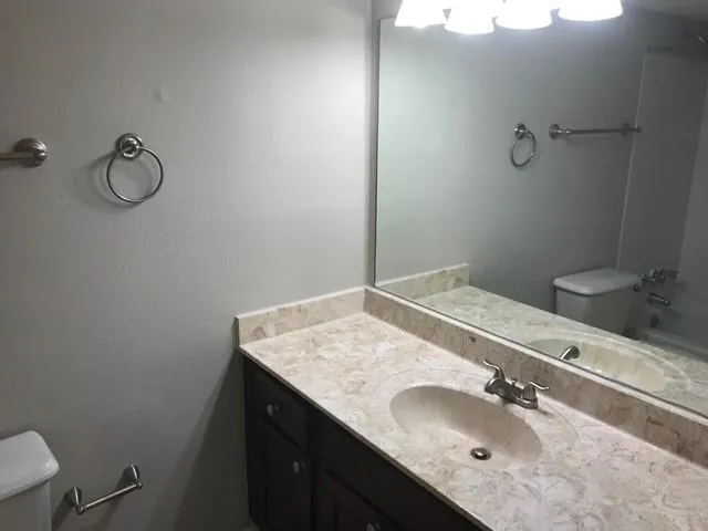 6900 Roswell Road Unit Q25, Sandy Springs, Georgia 30328, 2 Bedrooms Bedrooms, ,2 BathroomsBathrooms,Residential,Sold,6900 Roswell Road Unit Q25,6676753